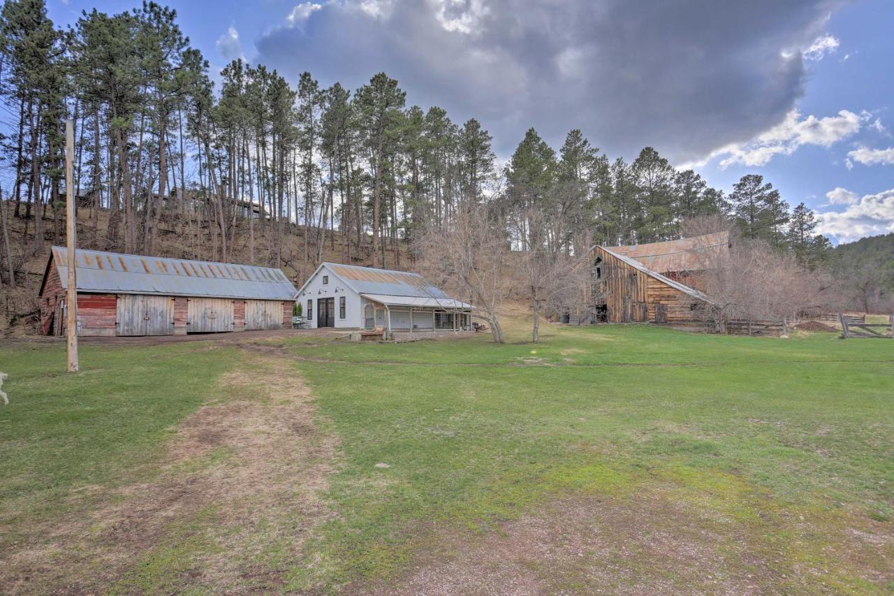 Rustic Rapid City Farmhouse With Mountain Views Exterior photo